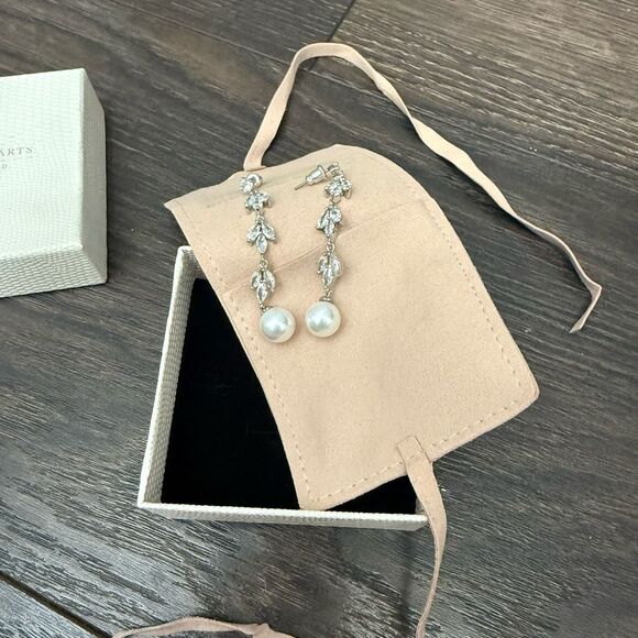 Hundred Hearts Pearl Rhinestone Drop Jeweled Earrings with Box - Picture 2 of 4